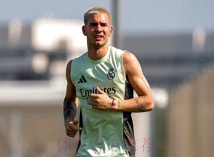 皇马本接近签下18岁门将斯洛尼纳 但遭蓝军截胡